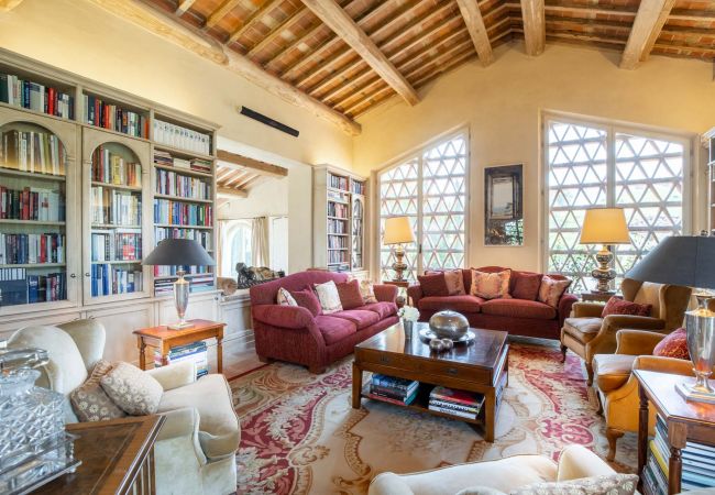 Villa em Lucca - Luxury Wine Estate Villa Framed Among Lucca' Hills Villa em Lucca - Luxury Wine Estate Villa Framed Among Lucca' Hills