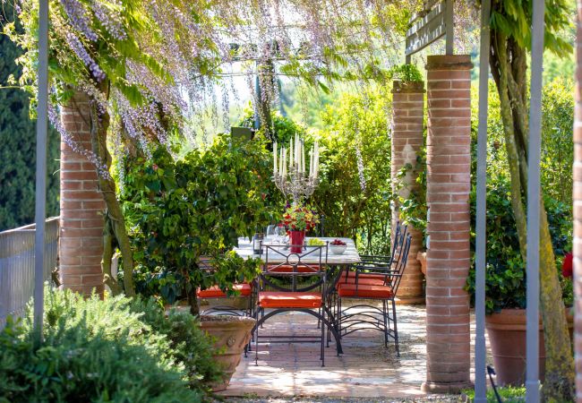 Villa em Lucca - Luxury Wine Estate Villa Framed Among Lucca' Hills Villa em Lucca - Luxury Wine Estate Villa Framed Among Lucca' Hills