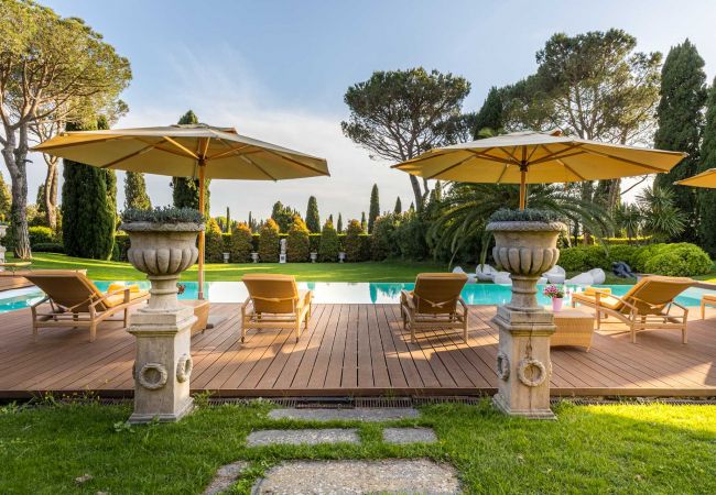 Villa em Lucca - Luxury Wine Estate Villa Framed Among Lucca' Hills Villa em Lucca - Luxury Wine Estate Villa Framed Among Lucca' Hills