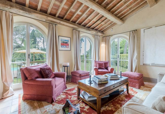 Villa em Lucca - Luxury Wine Estate Villa Framed Among Lucca' Hills Villa em Lucca - Luxury Wine Estate Villa Framed Among Lucca' Hills