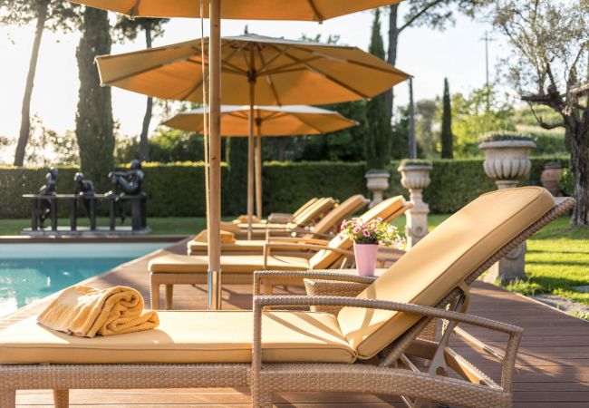 Villa em Lucca - Luxury Wine Estate Villa Framed Among Lucca' Hills Villa em Lucca - Luxury Wine Estate Villa Framed Among Lucca' Hills