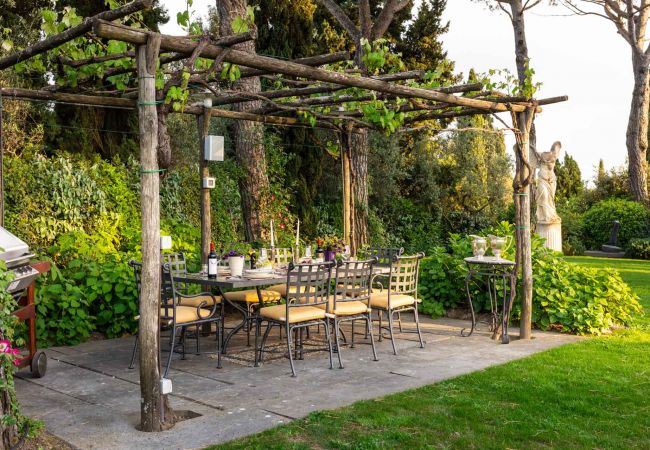 Villa em Lucca - Luxury Wine Estate Villa Framed Among Lucca' Hills Villa em Lucca - Luxury Wine Estate Villa Framed Among Lucca' Hills