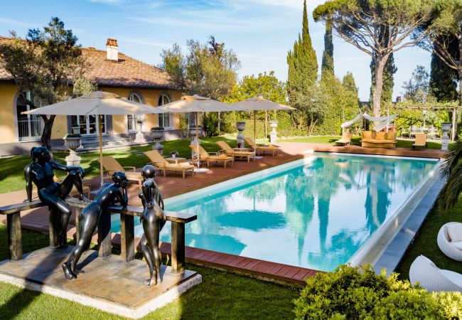Villa em Lucca - Luxury Wine Estate Villa Framed Among Lucca' Hills Villa em Lucca - Luxury Wine Estate Villa Framed Among Lucca' Hills