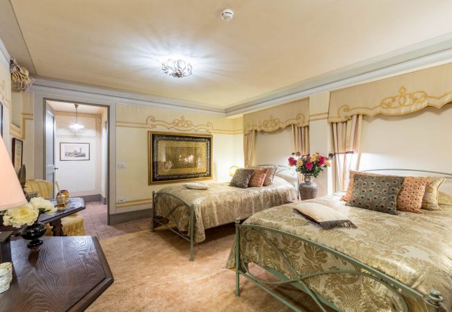 Villa em Lucca - Luxury Wine Estate Villa Framed Among Lucca' Hills Villa em Lucca - Luxury Wine Estate Villa Framed Among Lucca' Hills