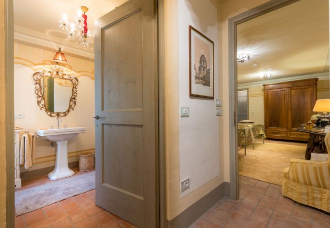 Villa em Lucca - Luxury Wine Estate Villa Framed Among Lucca' Hills Villa em Lucca - Luxury Wine Estate Villa Framed Among Lucca' Hills