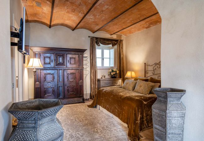 Villa em Lucca - Luxury Wine Estate Villa Framed Among Lucca' Hills Villa em Lucca - Luxury Wine Estate Villa Framed Among Lucca' Hills