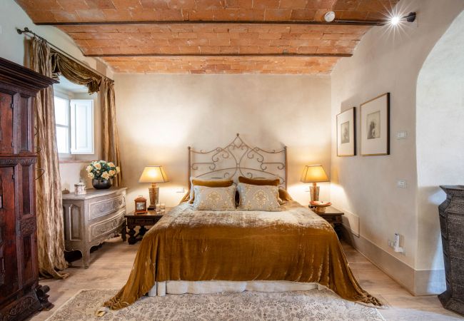 Villa em Lucca - Luxury Wine Estate Villa Framed Among Lucca' Hills Villa em Lucca - Luxury Wine Estate Villa Framed Among Lucca' Hills