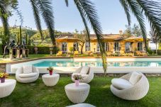 Villa em Lucca - Luxury Wine Estate Villa Framed Among Lucca' Hills