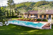 Villa em Lucca - Luxury Wine Estate Villa Framed Among Lucca' Hills