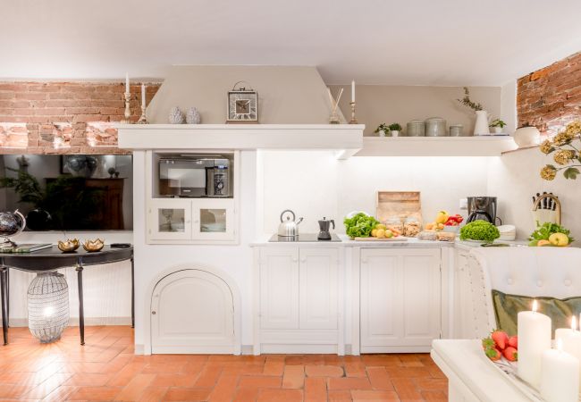 Apartamento em Lucca - A Million Dollar's View: the Lucca Colosseum. Luxury 1 bedroom 1 Bathroom Apartment Apartamento em Lucca - A Million Dollar's View: the Lucca Colosseum. Luxury 1 bedroom 1 Bathroom Apartment