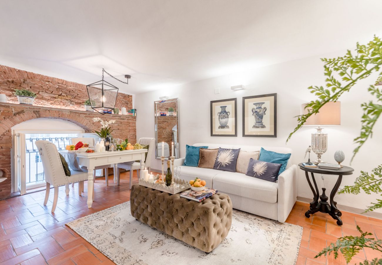 Apartamento em Lucca - A Million Dollar's View: the Lucca Colosseum. Luxury 1 bedroom 1 Bathroom Apartment Apartamento em Lucca - A Million Dollar's View: the Lucca Colosseum. Luxury 1 bedroom 1 Bathroom Apartment