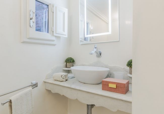 Apartamento em Lucca - Luxury 3 Bedrooms Apartment with Elevator inside Lucca by the Main Square Piazza San Michele  Apartamento em Lucca - Luxury 3 Bedrooms Apartment with Elevator inside Lucca by the Main Square Piazza San Michele