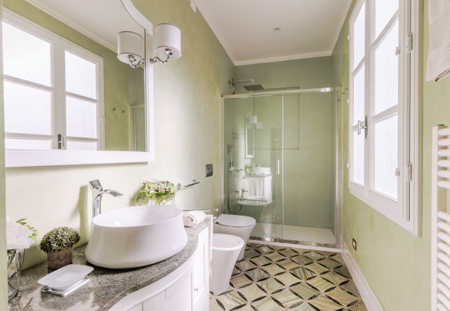 Apartamento em Lucca - Grand 3 bedrooms Apartment with elevator inside the walls of Lucca Apartamento em Lucca - Grand 3 bedrooms Apartment with elevator inside the walls of Lucca