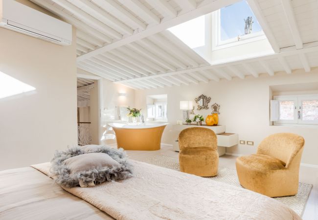 Apartamento em Lucca - Grand 3 bedrooms Apartment with elevator inside the walls of Lucca Apartamento em Lucca - Grand 3 bedrooms Apartment with elevator inside the walls of Lucca