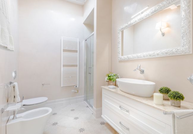 Apartamento em Lucca - Grand 3 bedrooms Apartment with elevator inside the walls of Lucca Apartamento em Lucca - Grand 3 bedrooms Apartment with elevator inside the walls of Lucca