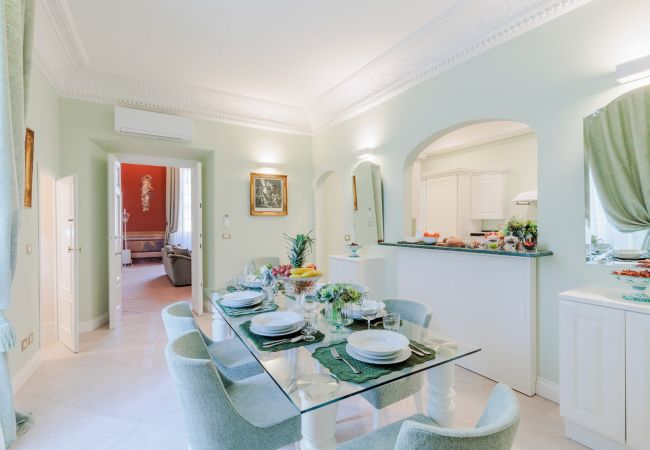 Apartamento em Lucca - Grand 3 bedrooms Apartment with elevator inside the walls of Lucca Apartamento em Lucca - Grand 3 bedrooms Apartment with elevator inside the walls of Lucca