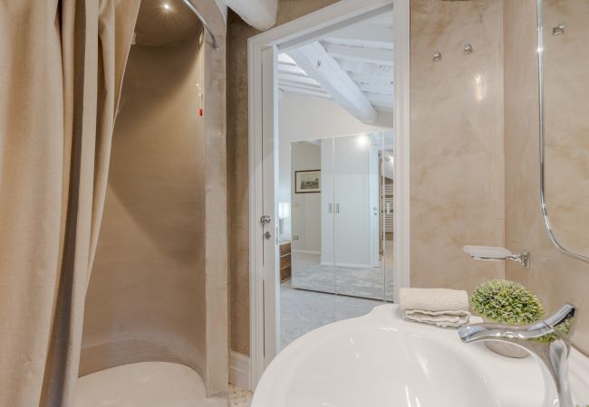 Apartamento em Lucca - Grand 3 bedrooms Apartment with elevator inside the walls of Lucca Apartamento em Lucca - Grand 3 bedrooms Apartment with elevator inside the walls of Lucca