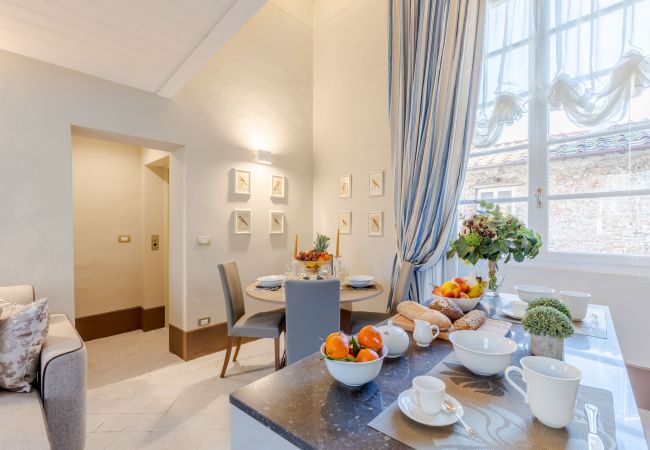 Apartamento em Lucca - Luxury 1 Bedroom Apartment with Elevator inside the Walls of Lucca by the Main Square Piazza San Michele Apartamento em Lucca - Luxury 1 Bedroom Apartment with Elevator inside the Walls of Lucca by the Main Square Piazza San Michele