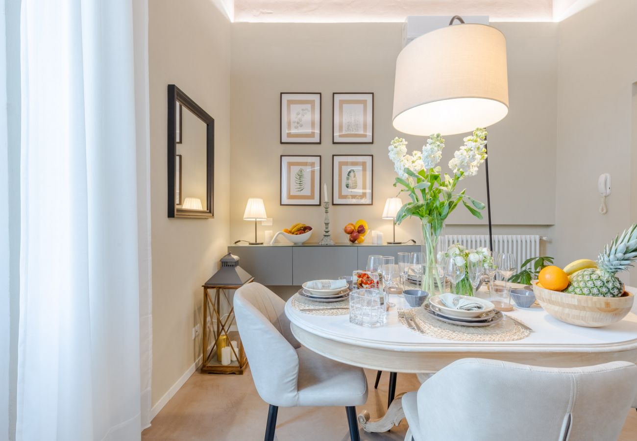 Apartamento em Lucca - Casa Gina, a modern charming urban retreat with free parking by the train station and the Walls of Lucca Apartamento em Lucca - Casa Gina, a modern charming urban retreat with free parking by the train station and the Walls of Lucca