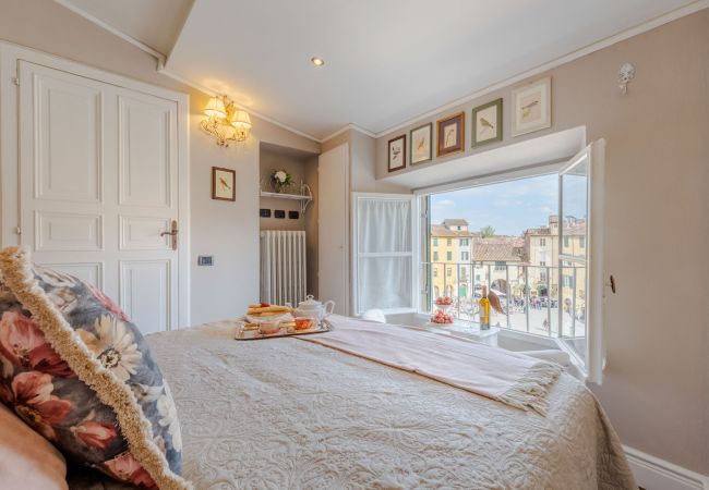 Apartamento em Lucca - Luxury 3 bedrooms Apartment Amazing Views over the Amphiteatre Square inside the Walls of Lucca Apartamento em Lucca - Luxury 3 bedrooms Apartment Amazing Views over the Amphiteatre Square inside the Walls of Lucca