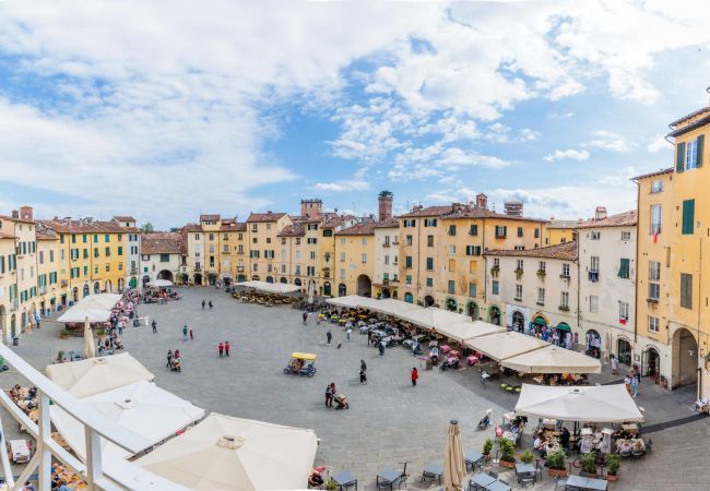 Apartamento em Lucca - Luxury 3 bedrooms Apartment Amazing Views over the Amphiteatre Square inside the Walls of Lucca Apartamento em Lucca - Luxury 3 bedrooms Apartment Amazing Views over the Amphiteatre Square inside the Walls of Lucca