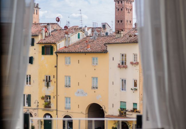 Apartamento em Lucca - Luxury 3 bedrooms Apartment Amazing Views over the Amphiteatre Square inside the Walls of Lucca Apartamento em Lucca - Luxury 3 bedrooms Apartment Amazing Views over the Amphiteatre Square inside the Walls of Lucca