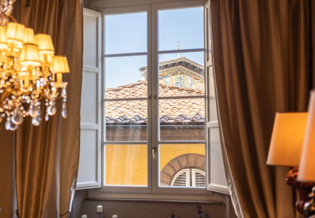 Apartamento em Lucca - Luxury 3 bedrooms Apartment Amazing Views over the Amphiteatre Square inside the Walls of Lucca Apartamento em Lucca - Luxury 3 bedrooms Apartment Amazing Views over the Amphiteatre Square inside the Walls of Lucca