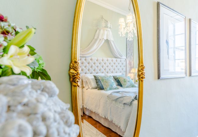 Apartamento em Lucca - Luxury 3 bedrooms Apartment Amazing Views over the Amphiteatre Square inside the Walls of Lucca Apartamento em Lucca - Luxury 3 bedrooms Apartment Amazing Views over the Amphiteatre Square inside the Walls of Lucca