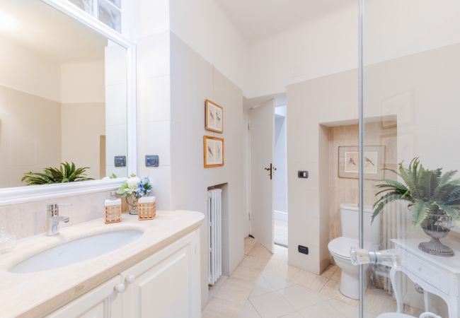 Apartamento em Lucca - Luxury 3 bedrooms Apartment Amazing Views over the Amphiteatre Square inside the Walls of Lucca Apartamento em Lucca - Luxury 3 bedrooms Apartment Amazing Views over the Amphiteatre Square inside the Walls of Lucca