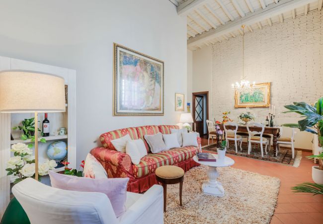 Apartamento em Lucca - The Garden Along The Stream, romantic apartment with private garden inside the walls of Lucca Apartamento em Lucca - The Garden Along The Stream, romantic apartment with private garden inside the walls of Lucca
