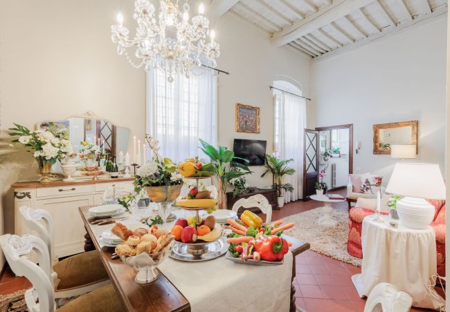 Apartamento em Lucca - The Garden Along The Stream, romantic apartment with private garden inside the walls of Lucca Apartamento em Lucca - The Garden Along The Stream, romantic apartment with private garden inside the walls of Lucca