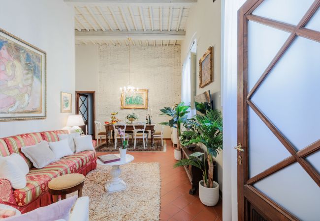 Apartamento em Lucca - The Garden Along The Stream, romantic apartment with private garden inside the walls of Lucca Apartamento em Lucca - The Garden Along The Stream, romantic apartment with private garden inside the walls of Lucca