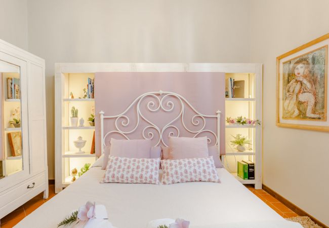 Apartamento em Lucca - The Garden Along The Stream, romantic apartment with private garden inside the walls of Lucca Apartamento em Lucca - The Garden Along The Stream, romantic apartment with private garden inside the walls of Lucca