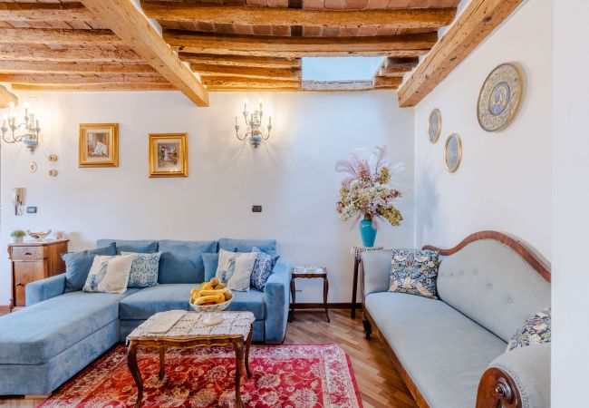 Apartamento em Lucca - Casa La Guardia, a Classic 3 bedrooms Panoramic Apartment inside a Medieval tower dating back to 1100s within the Walls of Lucca Apartamento em Lucca - Casa La Guardia, a Classic 3 bedrooms Panoramic Apartment inside a Medieval tower dating back to 1100s within the Walls of Lucca