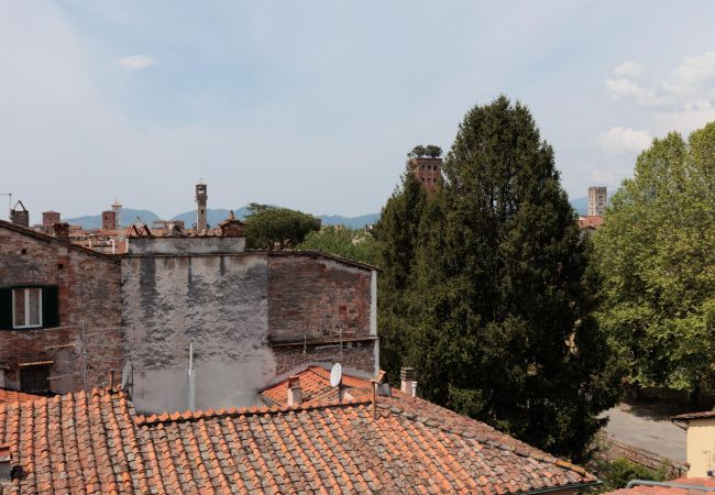 Apartamento em Lucca - Casa La Guardia, a Classic 3 bedrooms Panoramic Apartment inside a Medieval tower dating back to 1100s within the Walls of Lucca Apartamento em Lucca - Casa La Guardia, a Classic 3 bedrooms Panoramic Apartment inside a Medieval tower dating back to 1100s within the Walls of Lucca