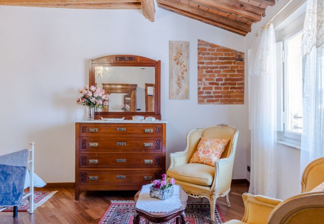 Apartamento em Lucca - Casa La Guardia, a Classic 3 bedrooms Panoramic Apartment inside a Medieval tower dating back to 1100s within the Walls of Lucca Apartamento em Lucca - Casa La Guardia, a Classic 3 bedrooms Panoramic Apartment inside a Medieval tower dating back to 1100s within the Walls of Lucca