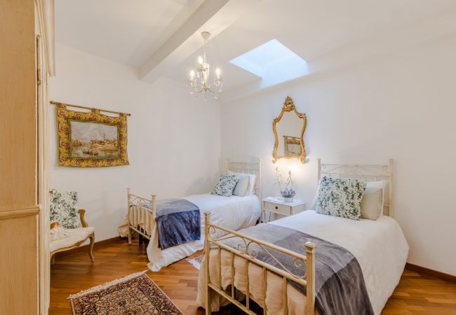 Apartamento em Lucca - Casa La Guardia, a Classic 3 bedrooms Panoramic Apartment inside a Medieval tower dating back to 1100s within the Walls of Lucca Apartamento em Lucca - Casa La Guardia, a Classic 3 bedrooms Panoramic Apartment inside a Medieval tower dating back to 1100s within the Walls of Lucca