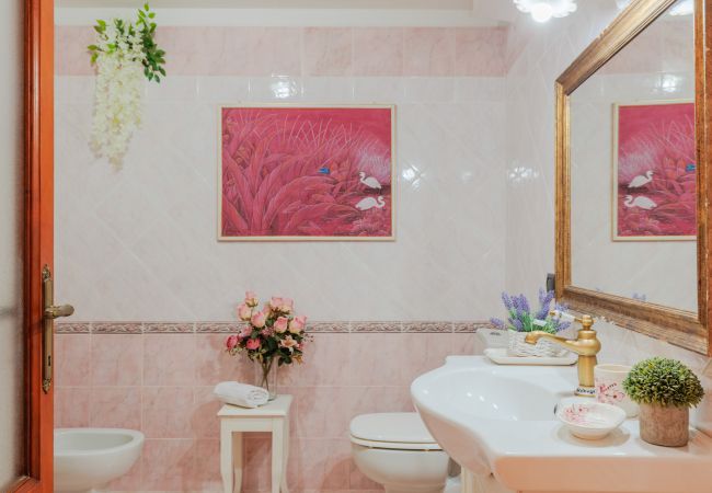 Apartamento em Lucca - Casa La Guardia, a Classic 3 bedrooms Panoramic Apartment inside a Medieval tower dating back to 1100s within the Walls of Lucca Apartamento em Lucca - Casa La Guardia, a Classic 3 bedrooms Panoramic Apartment inside a Medieval tower dating back to 1100s within the Walls of Lucca