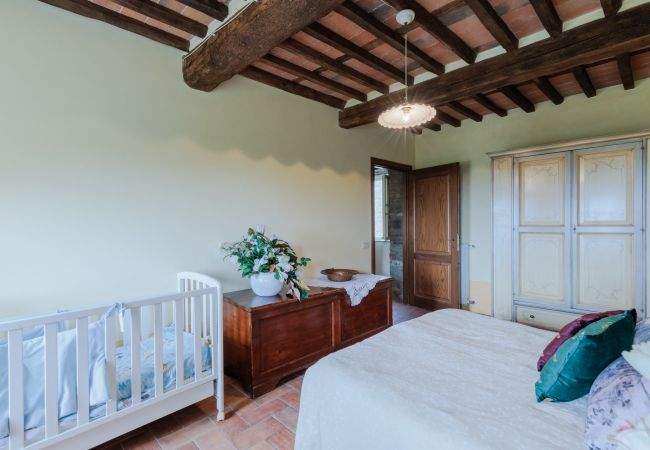 Villa em Lucca - Tuscan Fizz, a traditional Stone Farmhouse with Private Pool and Amazing View among the Vineyards in Lucca Villa em Lucca - Tuscan Fizz, a traditional Stone Farmhouse with Private Pool and Amazing View among the Vineyards in Lucca