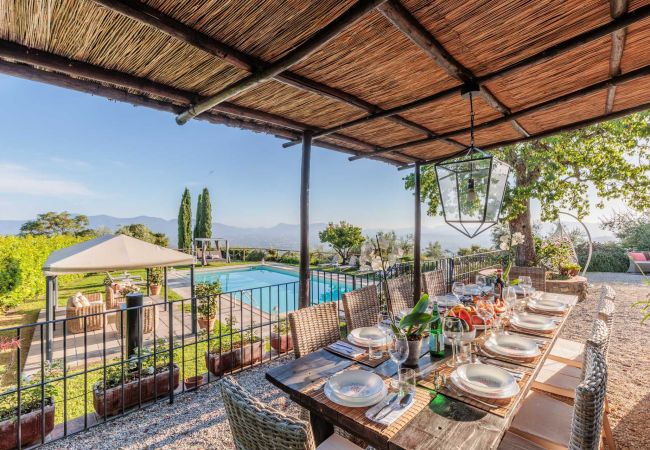 Villa em Lucca - Tuscan Fizz, a traditional Stone Farmhouse with Private Pool and Amazing View among the Vineyards in Lucca Villa em Lucca - Tuscan Fizz, a traditional Stone Farmhouse with Private Pool and Amazing View among the Vineyards in Lucca