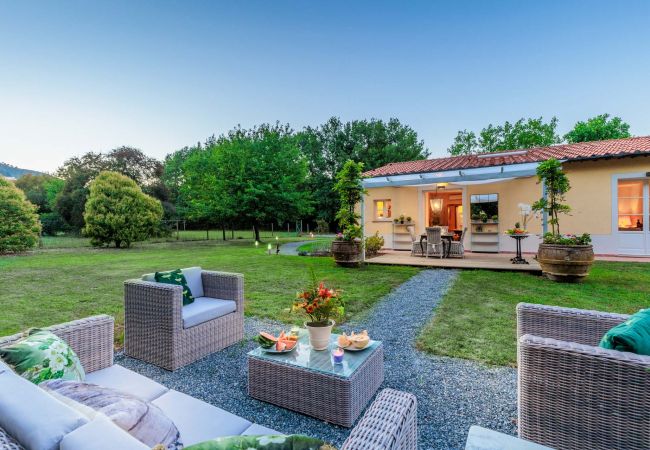 Villa em Lucca - Charming Cottage with Private Pool in Lucca Villa em Lucca - Charming Cottage with Private Pool in Lucca