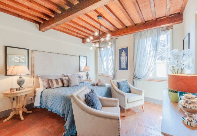 Apartamento em Lucca - Casa Lucky, Romantic Modern 3 bedrooms Penthouse inside the Walls of Lucca Apartamento em Lucca - Casa Lucky, Romantic Modern 3 bedrooms Penthouse inside the Walls of Lucca