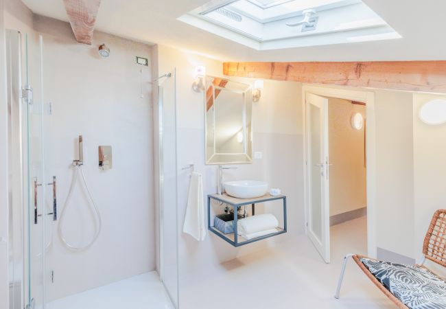 Apartamento em Lucca - Casa Lucky, Romantic Modern 3 bedrooms Penthouse inside the Walls of Lucca Apartamento em Lucca - Casa Lucky, Romantic Modern 3 bedrooms Penthouse inside the Walls of Lucca