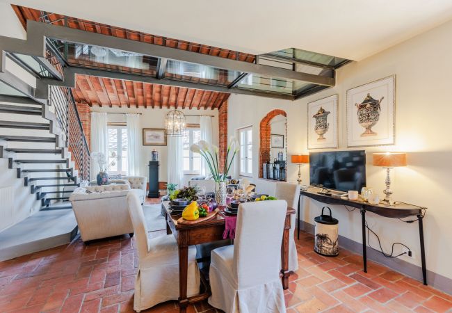 Apartamento em Lucca - Casa Lucky, Romantic Modern 3 bedrooms Penthouse inside the Walls of Lucca Apartamento em Lucca - Casa Lucky, Romantic Modern 3 bedrooms Penthouse inside the Walls of Lucca