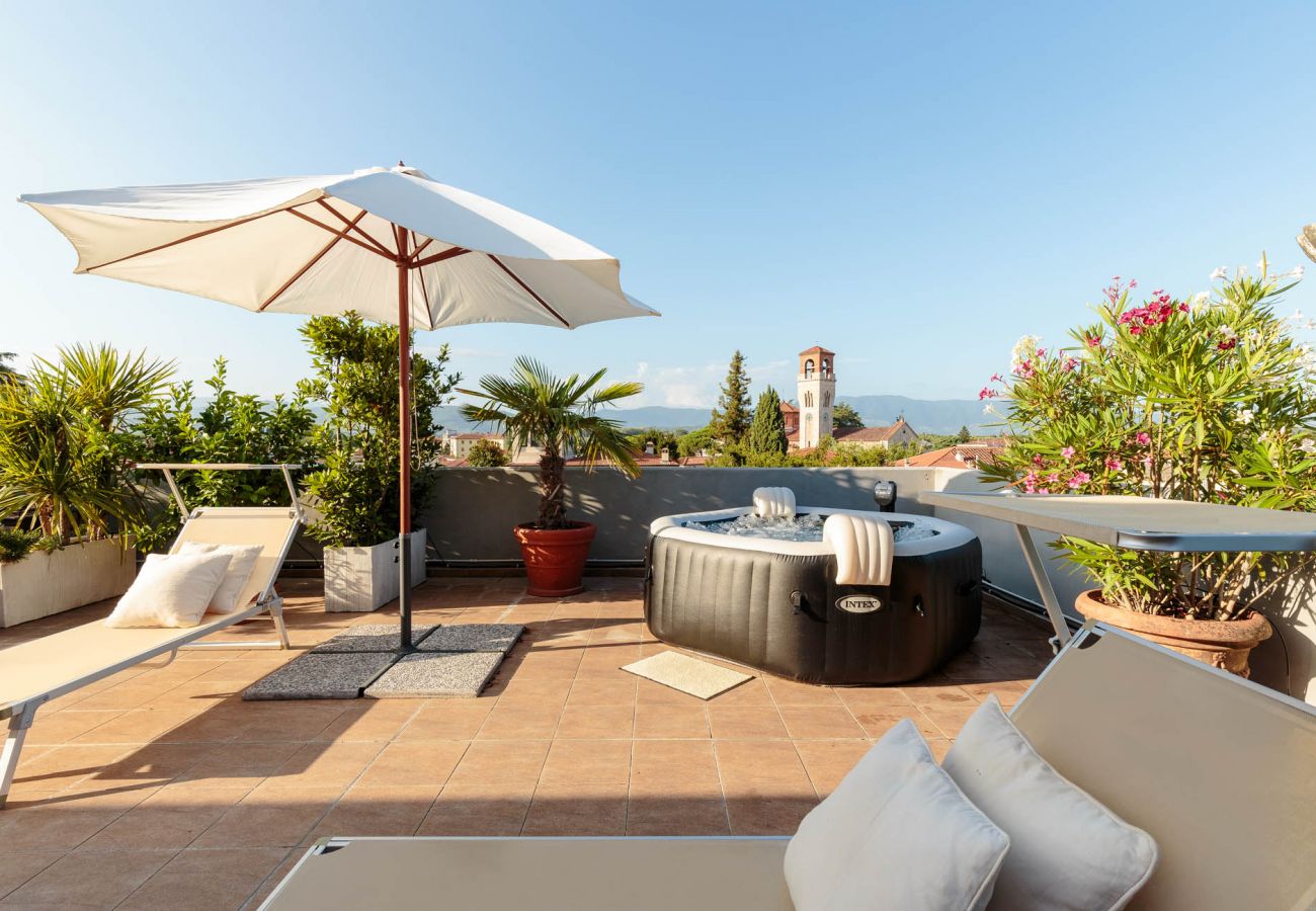 Apartamento em Lucca - Casa Dieter, a superb 2 bedrooms Apartment with Grand Terrace and private parking in Central Lucca Apartamento em Lucca - Casa Dieter, a superb 2 bedrooms Apartment with Grand Terrace and private parking in Central Lucca
