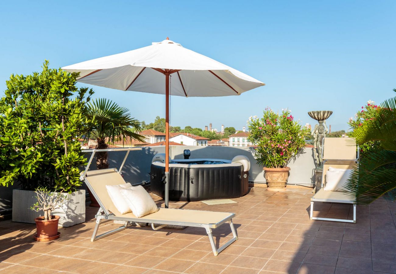 Apartamento em Lucca - Casa Dieter, a superb 2 bedrooms Apartment with Grand Terrace and private parking in Central Lucca Apartamento em Lucca - Casa Dieter, a superb 2 bedrooms Apartment with Grand Terrace and private parking in Central Lucca
