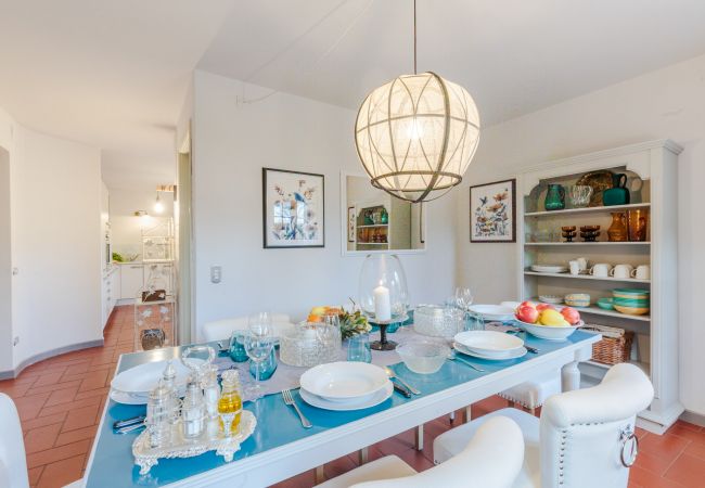 Villa em Monte San quirico - Villa Cesare, a Convenient 4 bedroom Villa with Pool close to Lucca Town Villa em Monte San quirico - Villa Cesare, a Convenient 4 bedroom Villa with Pool close to Lucca Town