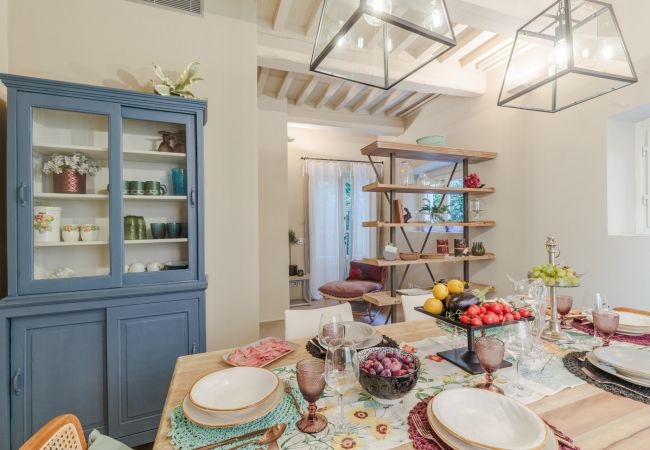 Apartamento em Lucca - Vissi D'Arte, a Luxury Ground Floor Apartment with Private Garden inside the Walls of Lucca Apartamento em Lucca - Vissi D'Arte, a Luxury Ground Floor Apartment with Private Garden inside the Walls of Lucca