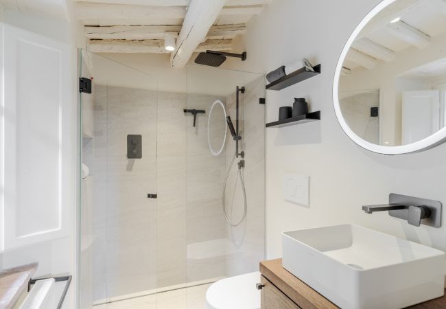 Villa em Lucca - Tramonto Farmhouse, a Luxury Retreat and a Contemporary Story of Tradition Villa em Lucca - Tramonto Farmhouse, a Luxury Retreat and a Contemporary Story of Tradition