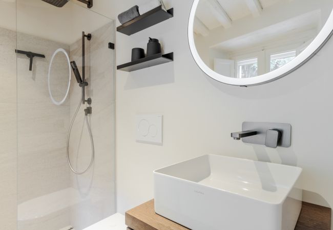 Villa em Lucca - Tramonto Farmhouse, a Luxury Retreat and a Contemporary Story of Tradition Villa em Lucca - Tramonto Farmhouse, a Luxury Retreat and a Contemporary Story of Tradition